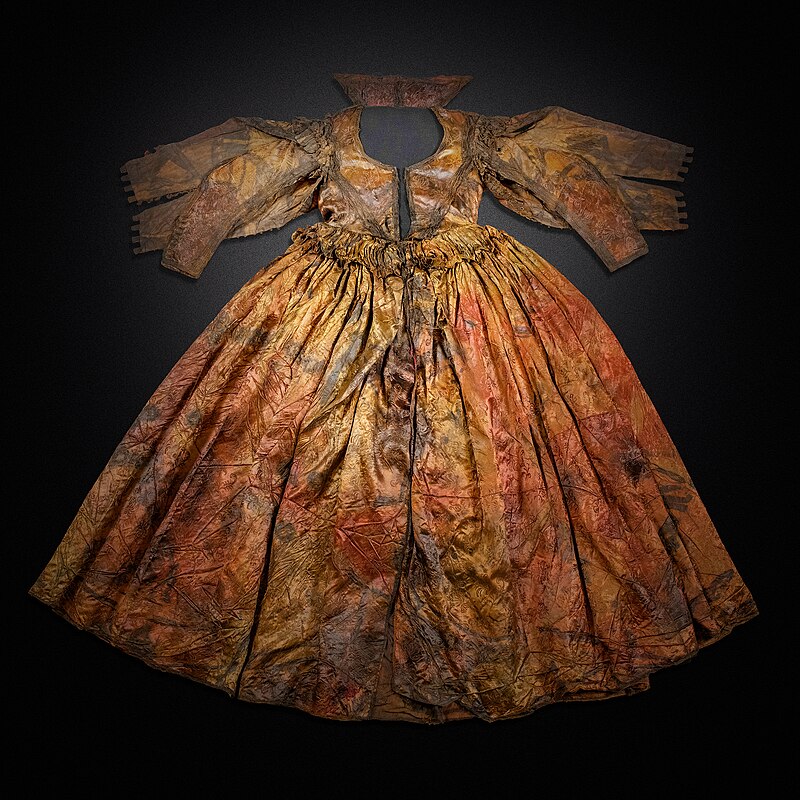 The silk dress from the Palmwood wreck