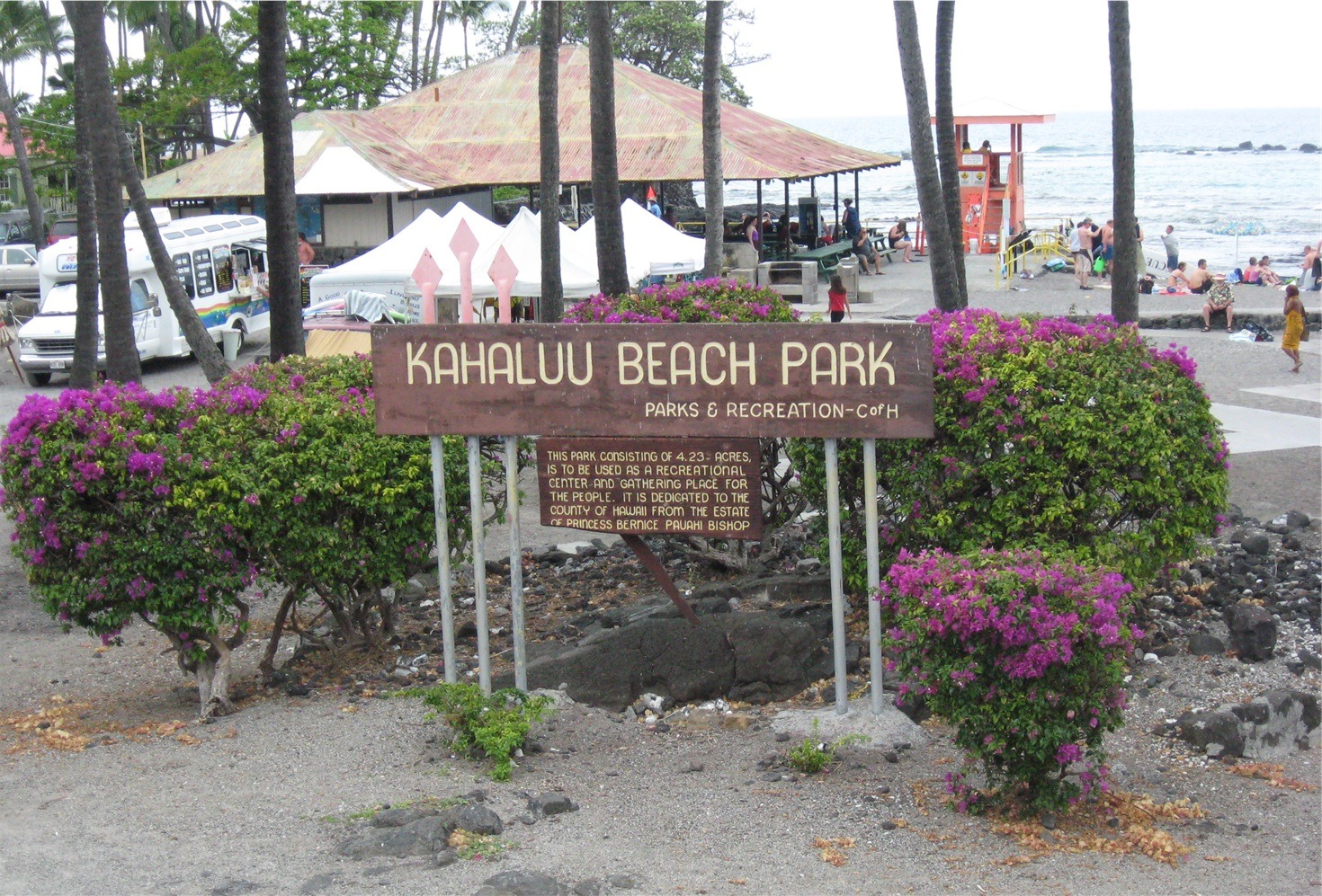 entrance of Kahalu’u Beach Park in Hawaii which is a popular snorkeling spot