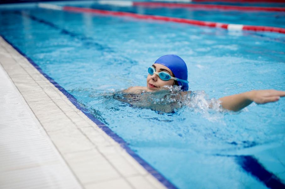 woman wearing goggles while swimming