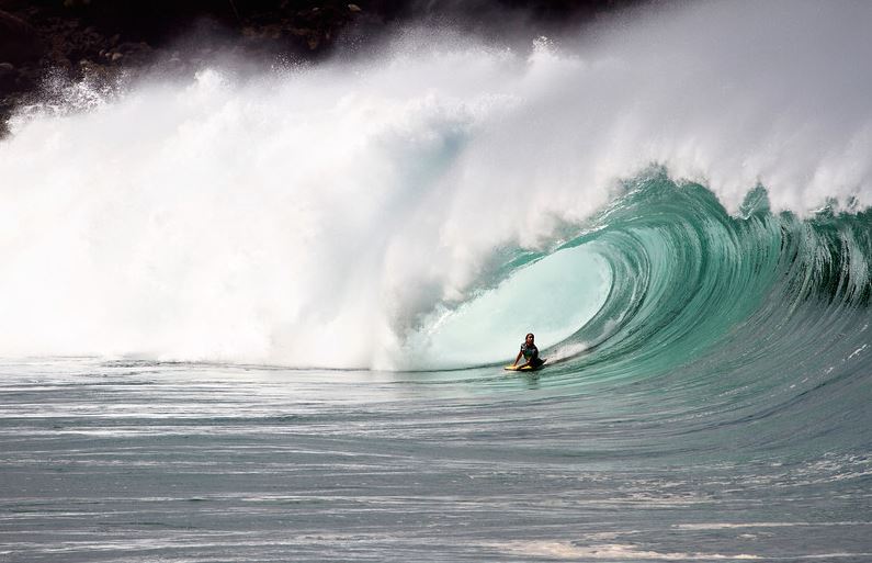 David Dubb Hubbard charging a large wave at Waimea Shorebreak